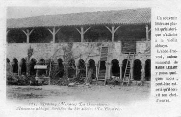 Iconographie - La Grenetière - Ancienne abbaye fortifiée du 12e siècle (Le cloître)