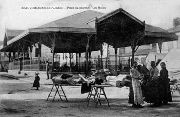 Iconographie - Place du Marché, les halles