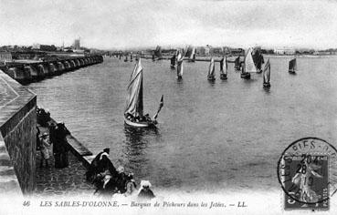 Iconographie - Barques de pêcheurs dans les jetées