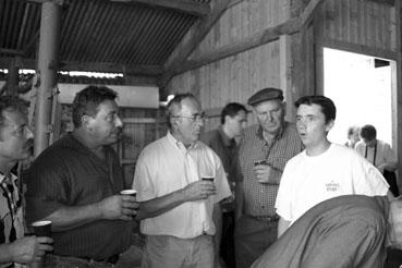 Iconographie - Journée d'étude du liage des bovins, à la ferme du Puy du Fou