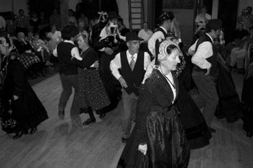 Iconographie - Réception du groupe folklorique savoyard par Sounurs et Tap dou Paîe