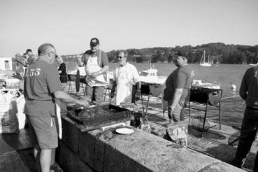 Iconographie - Grilleurs de poisson sur le quai