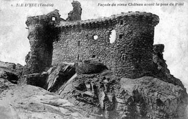 Iconographie - Façade du vieux Château avant la pose du pont