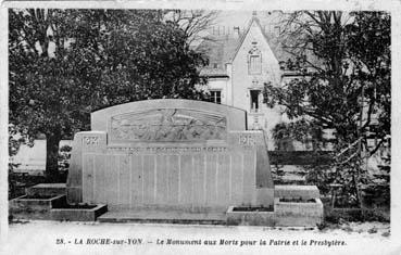 Iconographie - Le monument aux Morts pour la Patrie et le presbytère