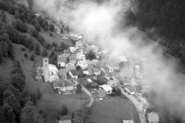 Iconographie - La vallée vue du téléphérique Vanoise Express - Teisey