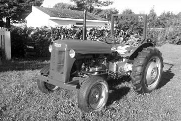 Iconographie - Rivière-du-Loup - Tracteur agricole restauré
