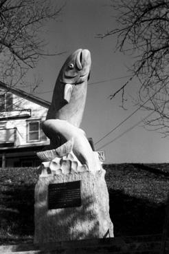 Iconographie - Causapscal - Statue en hommage au saumon