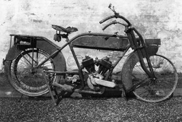 Iconographie - Motocyclette de marque Griffon, 7hp, de 1913