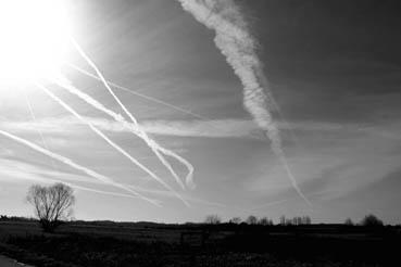 Iconographie - Traces de gaz des avions audessus d'Orouet