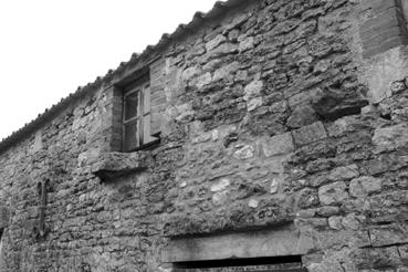 Iconographie - Village des Magnils - Détail d'un appuis de fenêtre