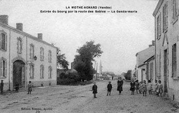 Iconographie - Entrée du bourg par la route des Sables - La gendarmerie