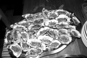 Iconographie - Plateau d'huîtres farçies pour un réveillon de Noël