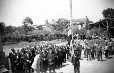 Iconographie - Remise de drapeaux aux prisonniers de guerre 39-45