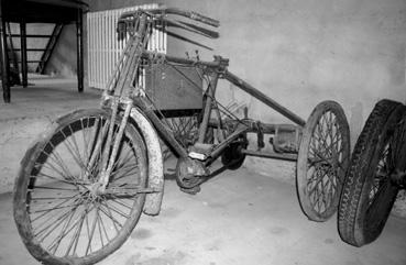 Iconographie - Le tricycle Dedion-Bouton de M. Gauvrit, charpentier