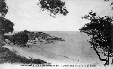 iconographie - Les ruines du Fort St-Pierre vues du Bois de la Chaise
