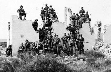 Iconographie - Algérie - Soldats en manoeuvre