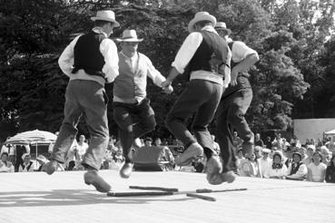 Iconographie - Fête de la Vache - Danseurs du groupe folklorique "Les beucots do Lucs"