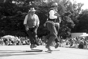 Iconographie - Fête de la Vache - Danseurs du groupe folklorique "Les beucots do Lucs"