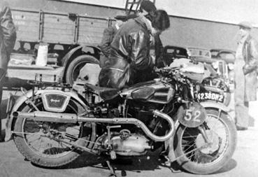 iconographie - Motocyclette de courses Peugeot, modèle P 515