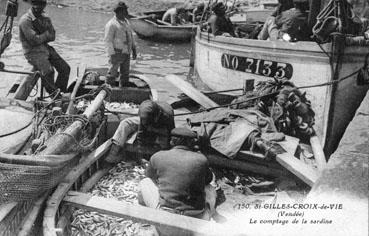 Iconographie - Barques de pêche gagnant le port par temps calme