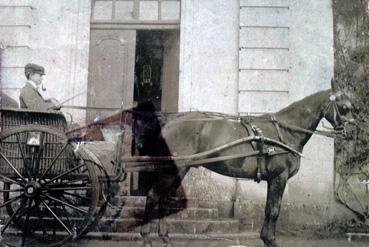 Iconographie - Attelage devant la maison Gaudin