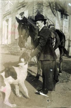 Iconographie - Marthe Gaudin en tenue de cavalerie