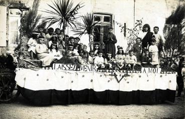 Iconographie - Enfants déguisées pour la kermesse