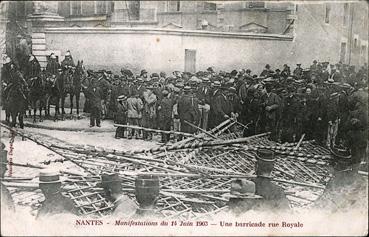 Iconographie - Manifestations du 14 juin 1903 - Une barricade rue Royale