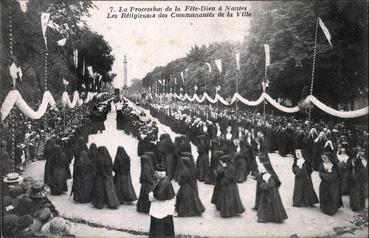 Iconographie - La procession de la Fête-Dieu - Les religieuses des communautés de la ville