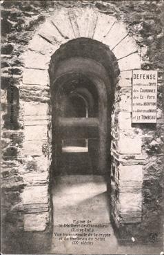 Iconographie - Eglise de Saint-Philbert-de-Grandlieu - Vue transversale de la crypte