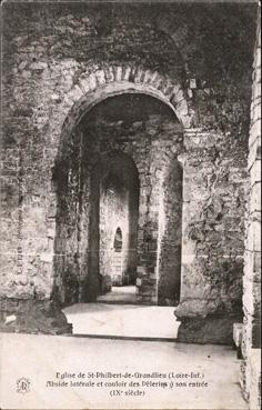 Iconographie - Eglise de Saint-Philbert-de-Grandlieu - Abside latérale et couloir des pèlerins à son entrée