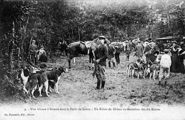 Iconographie - Une chasse à courre dans la forêt de Dreux - Le relais des chiens au carrefour des Dix routes
