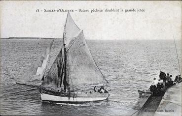 Iconographie - Bateau pêcheur doublant la grande jetée