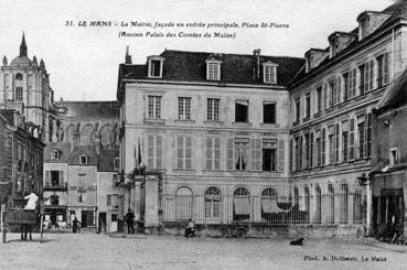 Iconographie - La mairie, façade et entrée principale, place St-Pierre