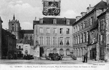 Iconographie - La mairie, façade et entrée principale, place St-Pierre