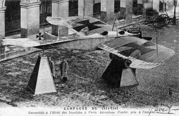 Iconographie - Campagne de 1914--1915 - Exposition à l'Hôtel des Invalides - Aéroplane