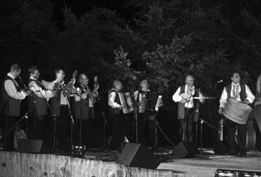 Iconographie - Festival du folklore des Joyeux vendéens - Orchestre bulgare