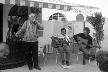 Iconographie - Chanteurs québécois accueillis à la cave des Marines