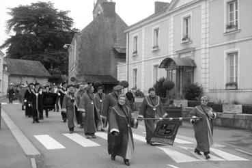 Iconographie - La Saint-Vincent - Les confréries défilant