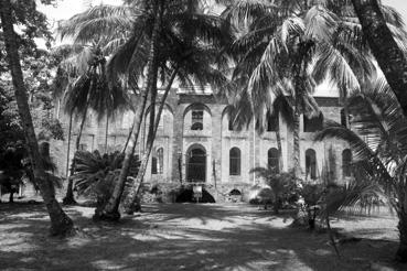 Iconographie - Iles du Salut, île Royale, ruine de l'hôpital militaire