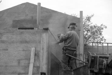 Iconographie - Travaux de construction - Projection de l'enduit