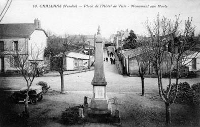 Iconographie - Place de l'hôtel de Ville (monument aux morts)