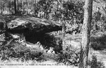 Iconographie - La grotte du Pé-Lavé dans le Bois de la Chaize