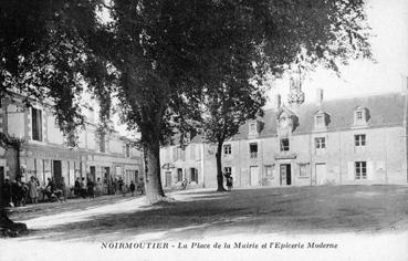 Iconographie - La place de la Mairie et l'épicerie Moderne