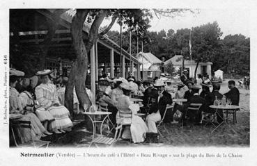 Iconographie - L'heure du café à l'Hôtel Beau-Rivage sur la plage du Bois de la Chaize