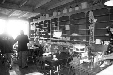 Iconographie - Ancien magasin général devenu restaurant aux Îles de la Madeleine
