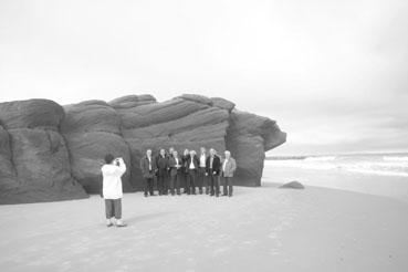Iconographie - Sur la plage aux rochers rouges aux Îles de la Madeleine