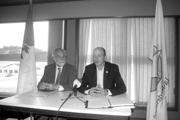 Iconographie - Conférence de presse D. Souchet et J. Arseneau aux Îles de la Madeleine