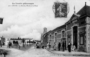 Iconographie - La mairie, l'école et la place