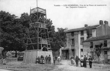 Iconographie - Vue de la place où maneuvrent les sapeurs pompiers